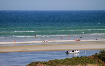 VED STRANDEN - LYSTRUP STRAND, badning fra revleriveraen